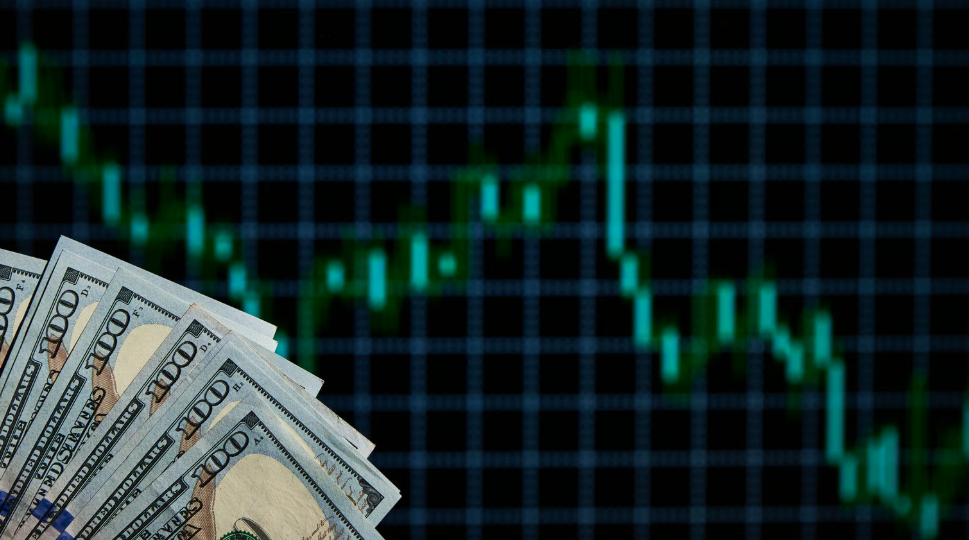 How to Invest in Dividend Stocks Without Chasing Junk Yields